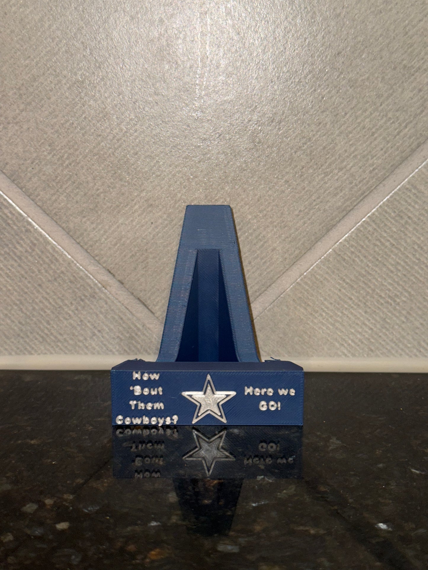 Mag Stand Football Logo